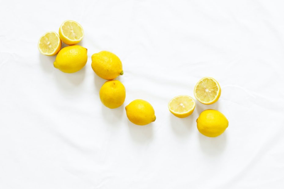 Photo de plusieurs citrons, parfait pour un rééquilibrage alimentaire